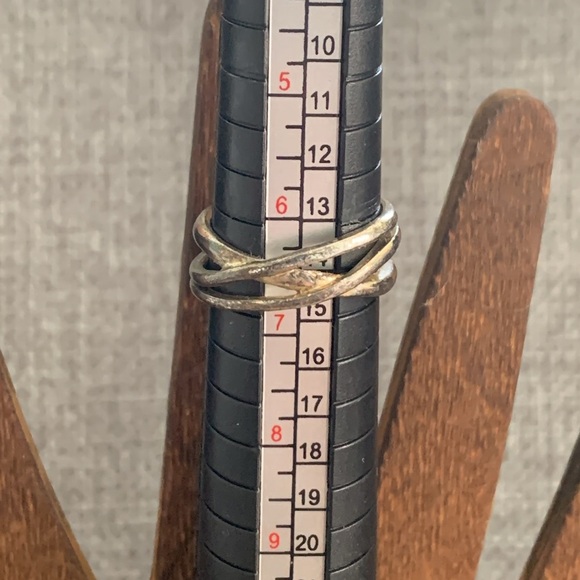 ♥️ Sale 3for$15! Vtg Silver Tone Clear Stone Ring Intersecting Bands size 6.5 - Picture 8 of 8